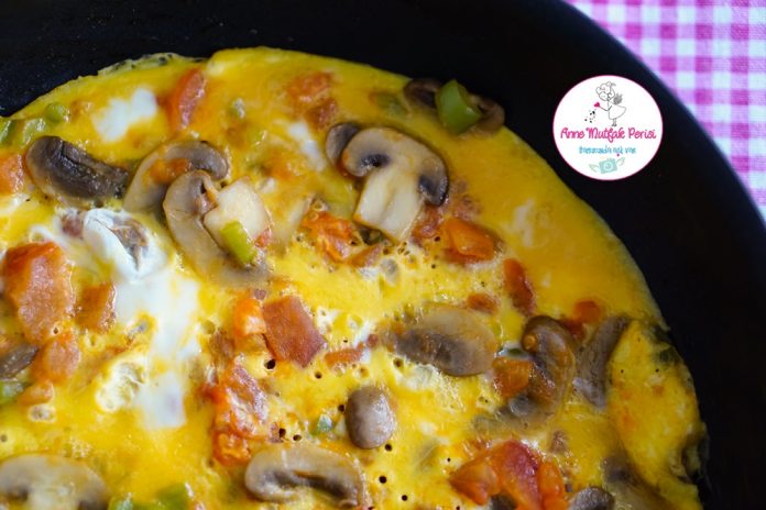 Mantarlı Domatesli Biberli Omlet Tarifi